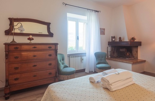 Nerbisci Otro | FARMHOUSE QUERCETO - APARTMENT SUNFLOWER