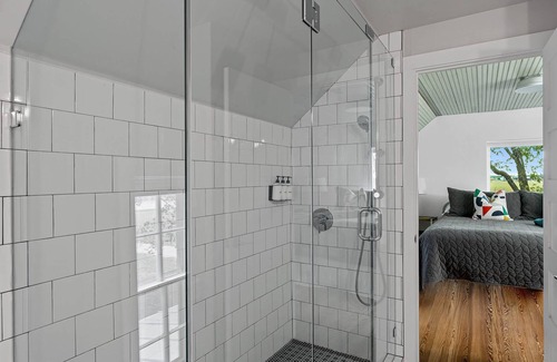 Fredericksburg Otro | Farmhouse Stay 290 Wine Trail | Hot Tub | Fire Pit