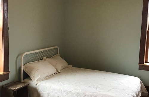 Viroqua Otro | Farmhouse stay the Driftless way 3 mi from VRQ: walking trails, yoga room, views