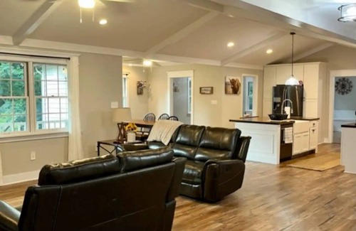 James City Casa | Farmhouse vibes, hidden gem in New Bern!