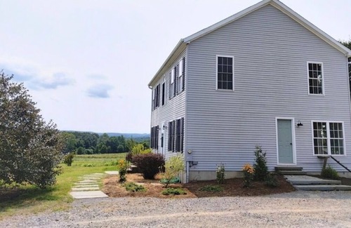 Claverack-Red Mills Otro | Farmhouse with an Amazing View