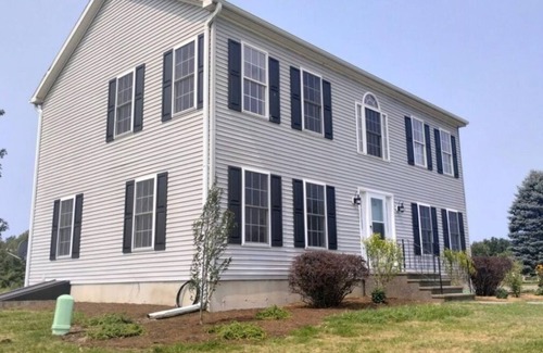 Claverack-Red Mills Otro | Farmhouse with an Amazing View