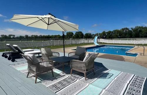 Elkhorn Casa | Farmhouse with Heated Pool on almost 160 Acres
