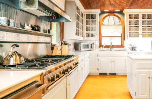Elkhorn Casa | Farmhouse with Heated Pool on almost 160 Acres