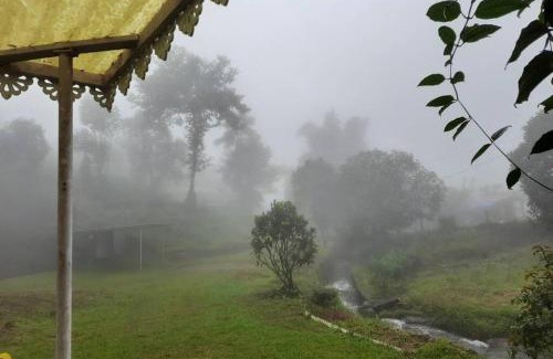 Elappara Casa | Farmstay in ചില്ലുകൂടാരം at Les Domki et al.