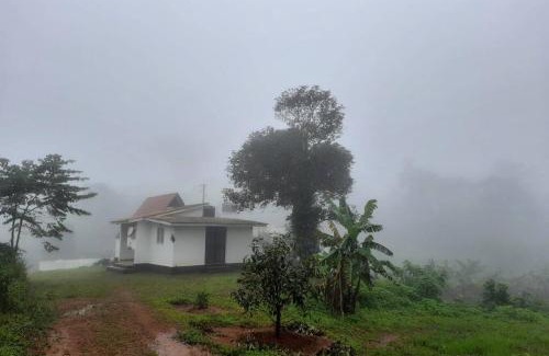 Elappara Casa | Farmstay in ചില്ലുകൂടാരം at Les Domki et al.