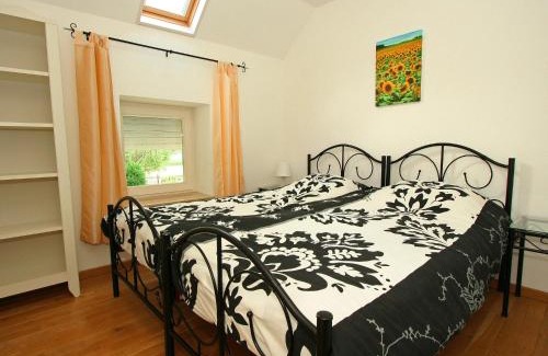 Beertsenhoven Casa | Farmstay with Garden Views