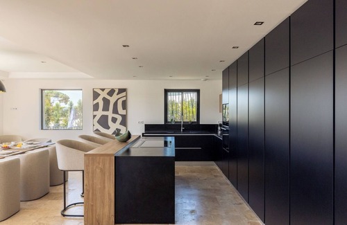 Montenegro Casa | Faro Luxury Home with Heated Pool and Garden