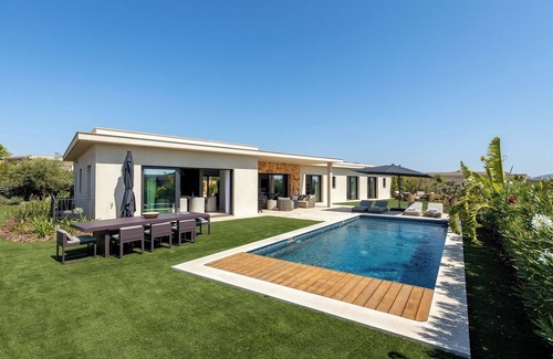 Montenegro Casa | Faro Luxury Home with Heated Pool and Garden