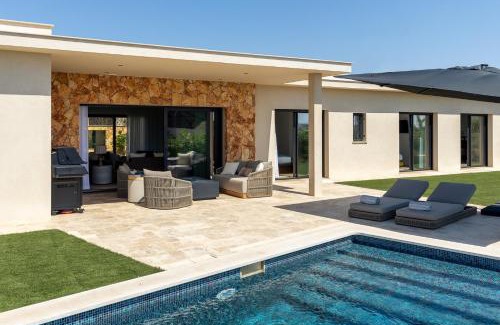 Montenegro Casa | Faro Luxury Home with Heated Pool and Garden