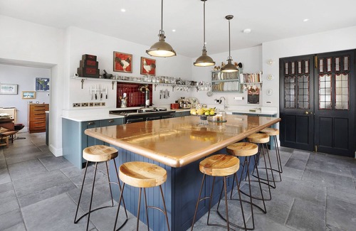 Dartmouth Casa | Farwell House - a house that sleeps 8 guests in 4 bedrooms