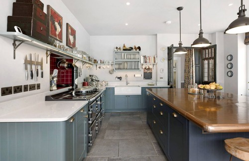 Dartmouth Casa | Farwell House - a house that sleeps 8 guests in 4 bedrooms