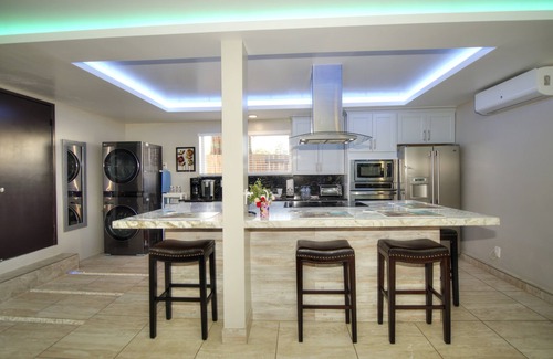 Burbank Casa | Fascinating single house in heart of Silicon Valley! Business & Family friendly!