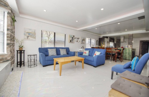 Burbank Casa | Fascinating single house in heart of Silicon Valley! Business & Family friendly!
