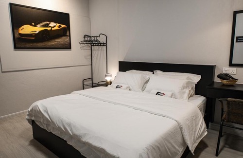 George Town Hotel | FAST FIVE At Gurney
