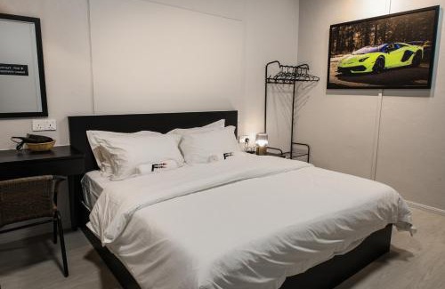 George Town Hotel | FAST FIVE At Gurney