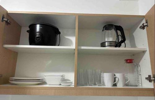 Matandang Balara Apartamento | Fast WiFi - Free Pool Access - Netflix - Hot Shower