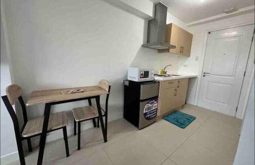 Matandang Balara Apartamento | Fast WiFi - Free Pool Access - Netflix - Hot Shower