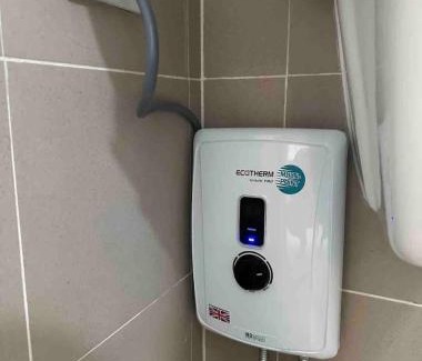 Matandang Balara Apartamento | Fast WiFi - Free Pool Access - Netflix - Hot Shower