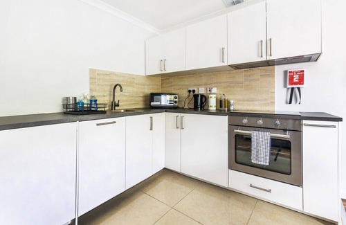 St Luke's Apartamento | Fast Wifi Sleeps 4 Pet-friendly