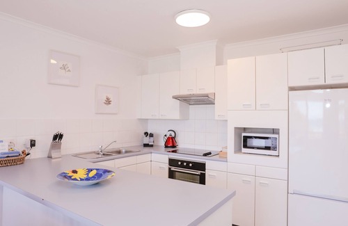 Mollymook Beach Apartamento | Fathoms 15 Ropa de playa, piscina, tenis y wifi siempre
