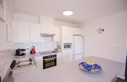 Mollymook Beach Apartamento | Fathoms 15 Ropa de playa, piscina, tenis y wifi siempre
