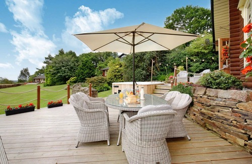 Bingley Cabina | Faweather Grange - 5 Star - Pet Friendly - Hot Tub - Scandinavian Log Cabin