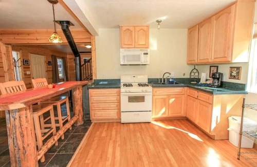 Fawnskin Casa | Fawnskin Lakeside Cabin - Nice cozy duplex with mountain views with a Jet Tub!