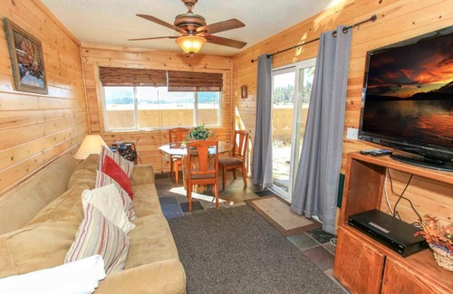 Fawnskin Casa | Fawnskin Lakeside Cabin - Nice cozy duplex with mountain views with a Jet Tub!