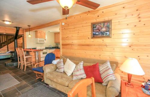 Fawnskin Casa | Fawnskin Lakeside Cabin - Nice cozy duplex with mountain views with a Jet Tub!