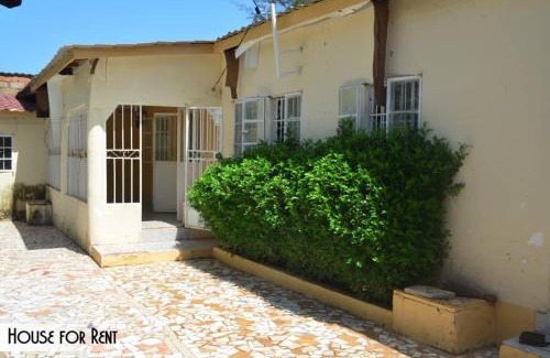 West Coast Division Casa | Fayes Afrikaans huisje Brusubi