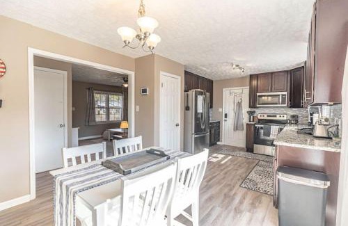 Westover Casa | Fayetteville Home Away from Home, Pet Friendly