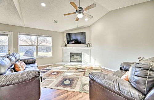 Fayetteville Casa | Fayetteville Home with Hot Tub about 3 Mi to U of A!