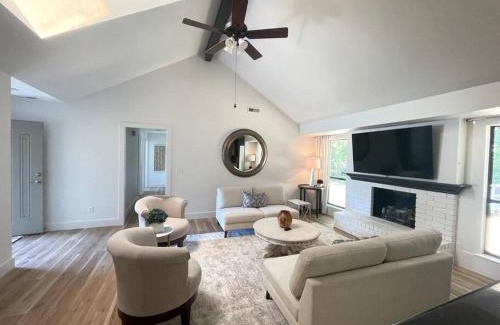 Fayetteville Casa | Fayetteville Retreat - Centrally located - Next to Washington Regional Hospital