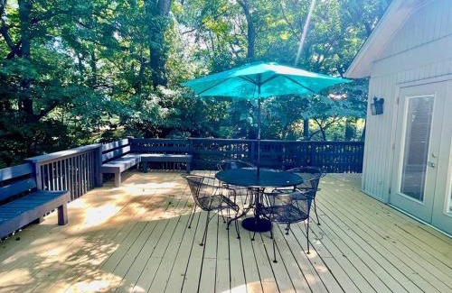 Fayetteville Casa | Fayetteville Retreat - Centrally located - Next to Washington Regional Hospital