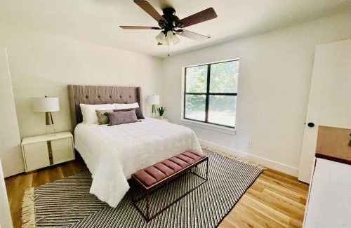 Fayetteville Casa | Fayetteville Retreat - Centrally located - Next to Washington Regional Hospital