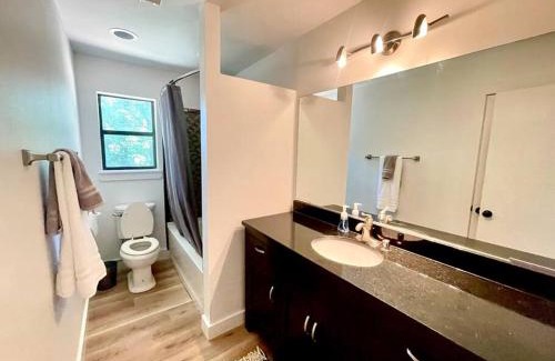 Fayetteville Casa | Fayetteville Retreat - Centrally located - Next to Washington Regional Hospital