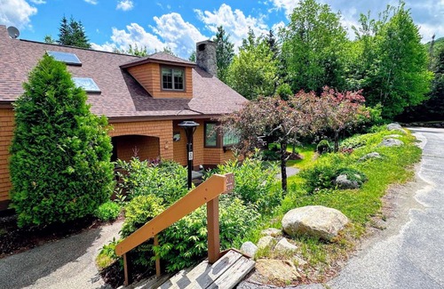 Bretton Woods Casa | FC17 Stylishly renovated Forest Cottage walk to ski trails wifi cable ping pong AC