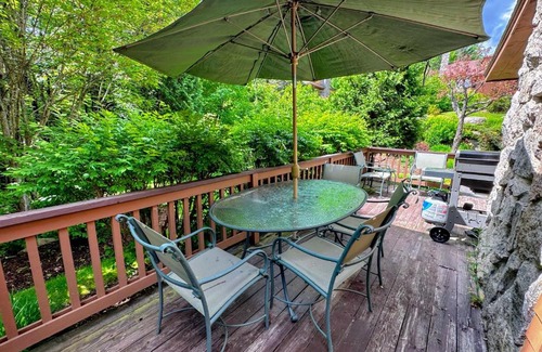 Bretton Woods Casa | FC17 Stylishly renovated Forest Cottage walk to ski trails wifi cable ping pong AC
