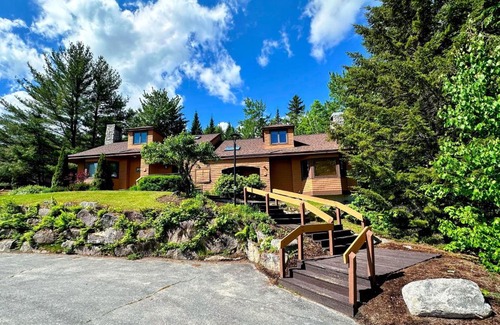 Bretton Woods Casa | FC43 Renovated cozy spacious cottage with AC air hockey wifi close to ski trails