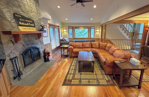 Bretton Woods Casa | FC43 Renovated cozy spacious cottage with AC, air hockey, wifi close to ski trails!