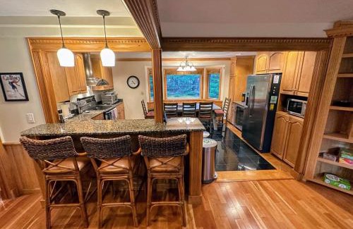 Bretton Woods Casa | FC43 Renovated cozy spacious cottage with AC, air hockey, wifi close to ski trails!