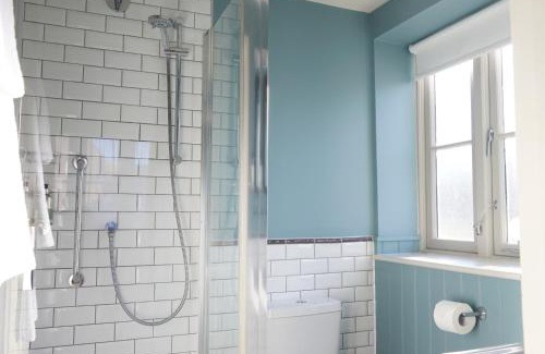 Wadesmill Casa | Feathers by Chef & Brewer Collection