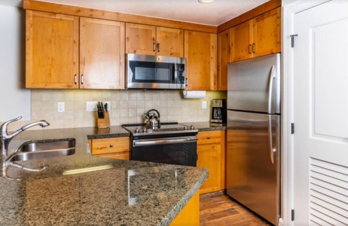 Lakeside Park Complejo | Feb. 7-10 SKI IN SKI OUT Cozy 1-bdrm resort villa with sofa bed base of heavenly