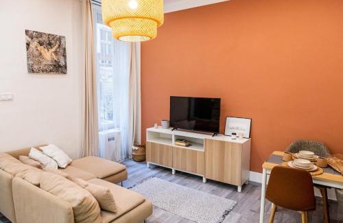 Csarnok negyed Apartamento | Fecske DeLux Downtown with parking