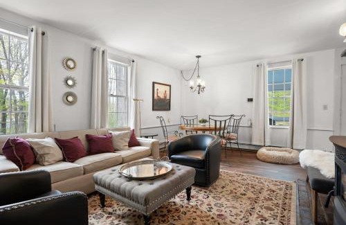 Epping Apartamento | Federal on Exeter Circa 1805 Sleeps 8