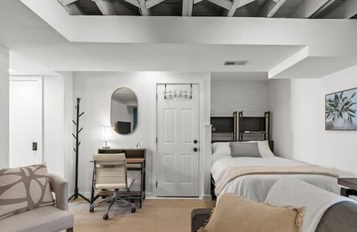 Eckington Apartamento | Federal Suite on First Street - Cozy Basement Studio Apartment in Heart of DC