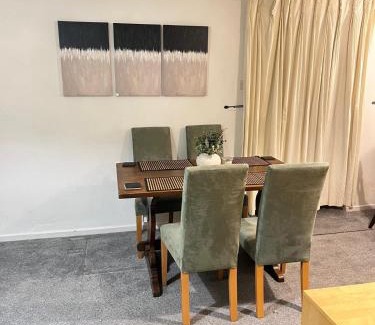 Headington Apartamento | Feel at Home! Cozy 3BR Getaway in Prime Location
