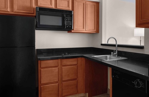 Downtown Hotel | Feel at Home! Full Kitchen, Pets Allowed and Free Parking!
