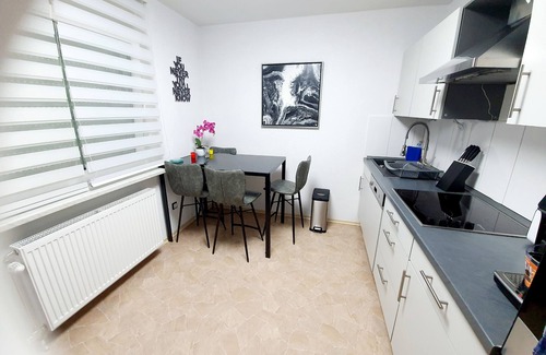 Landstuhl Apartamento | Feel at home in my modern art studio apartment!
